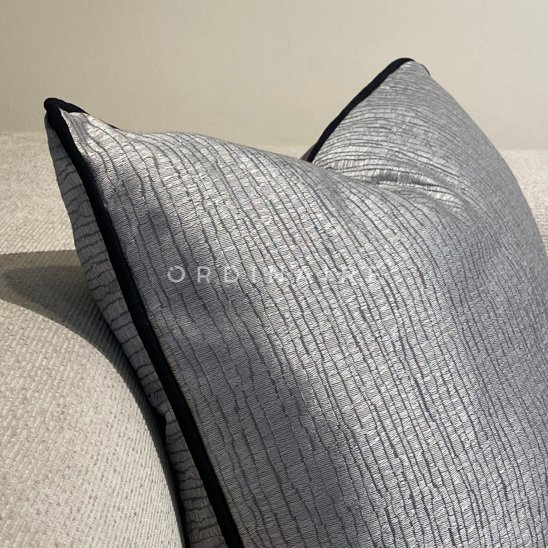 LUXURIOUS PILLOW - M00527-3
