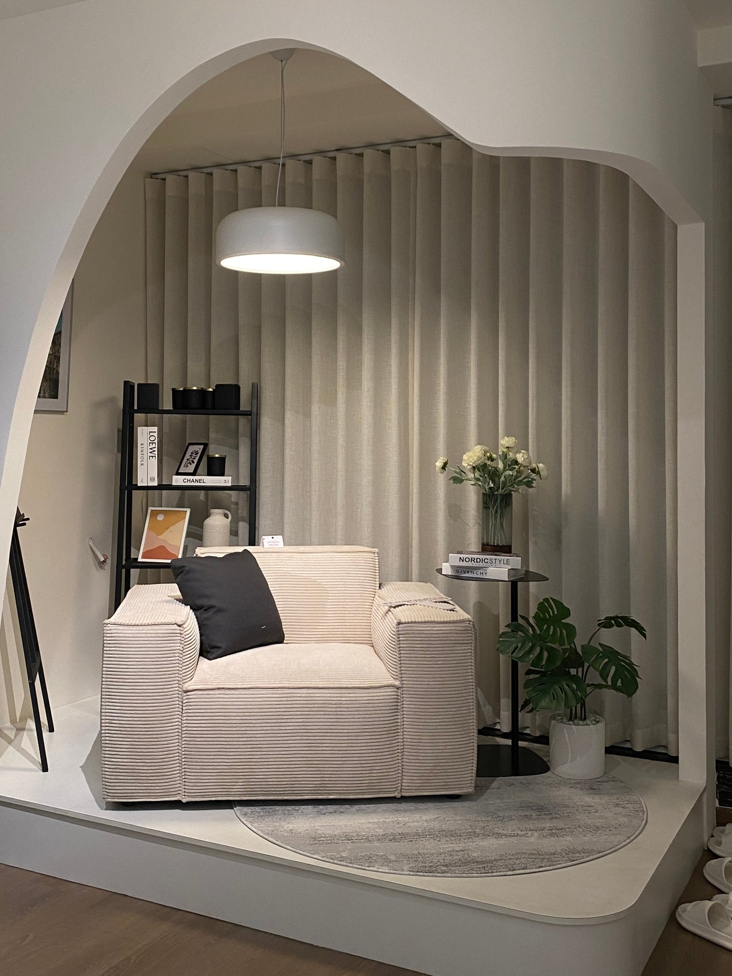 BOLD ARMCHAIR - SAMPLE SALE