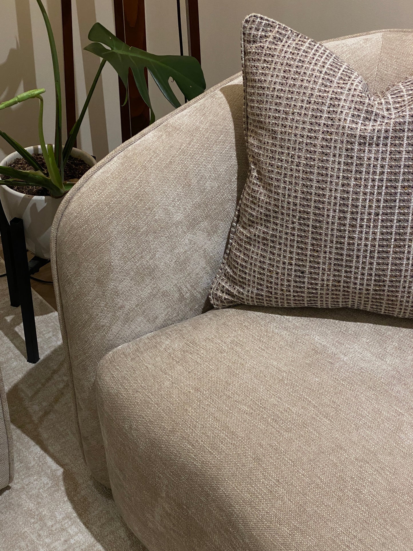 ELLIPSE ARMCHAIR - SAMPLE SALE