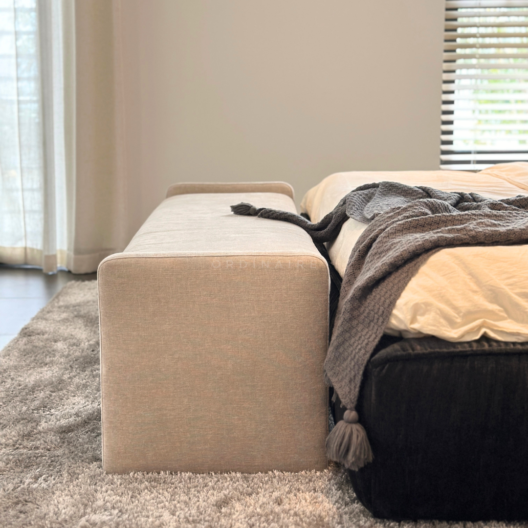 ELORA DAYBED