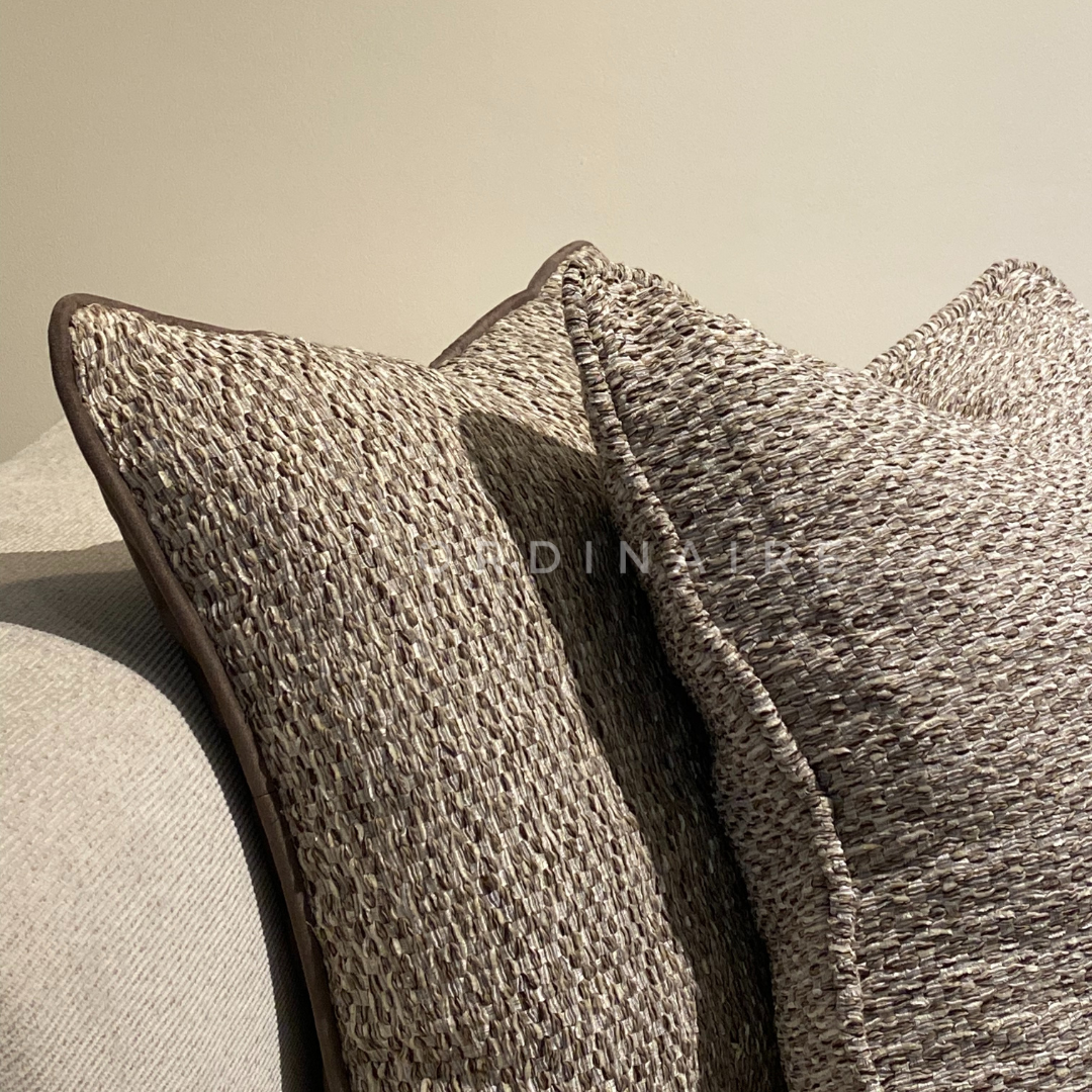 LUXURIOUS PILLOW - 00500-1