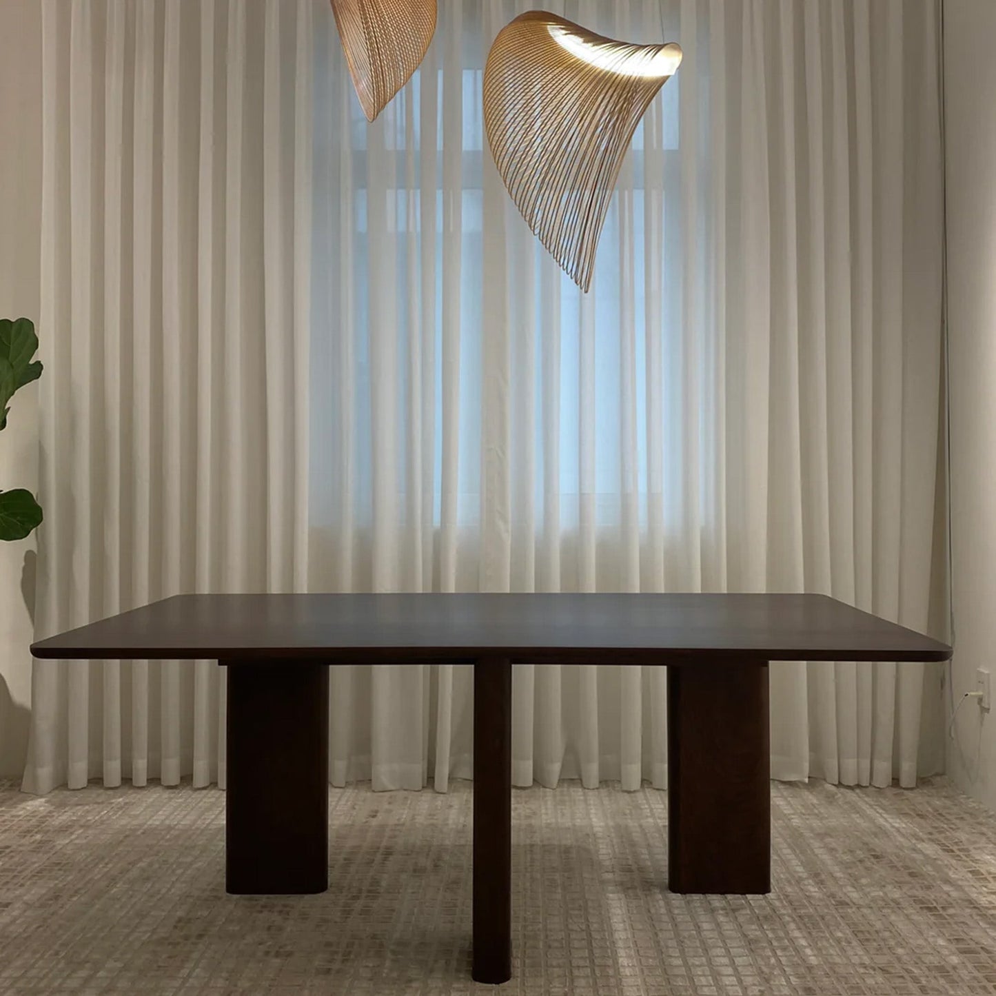 ELAINE DINING TABLE - SAMPLE SALE