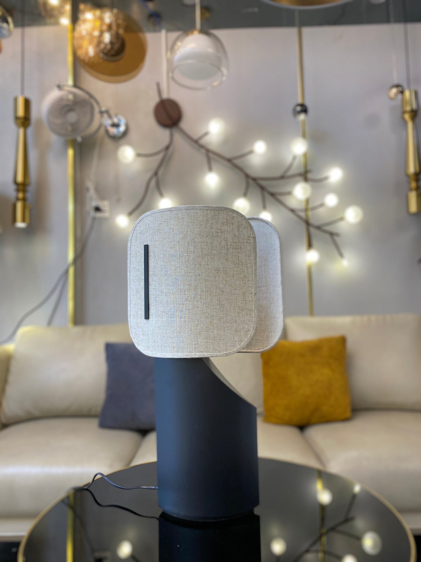 FLINT TABLE LAMP
