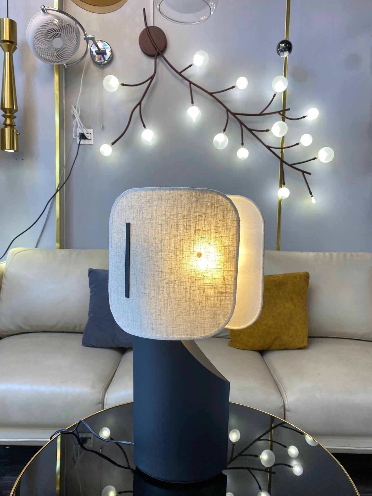 FLINT TABLE LAMP