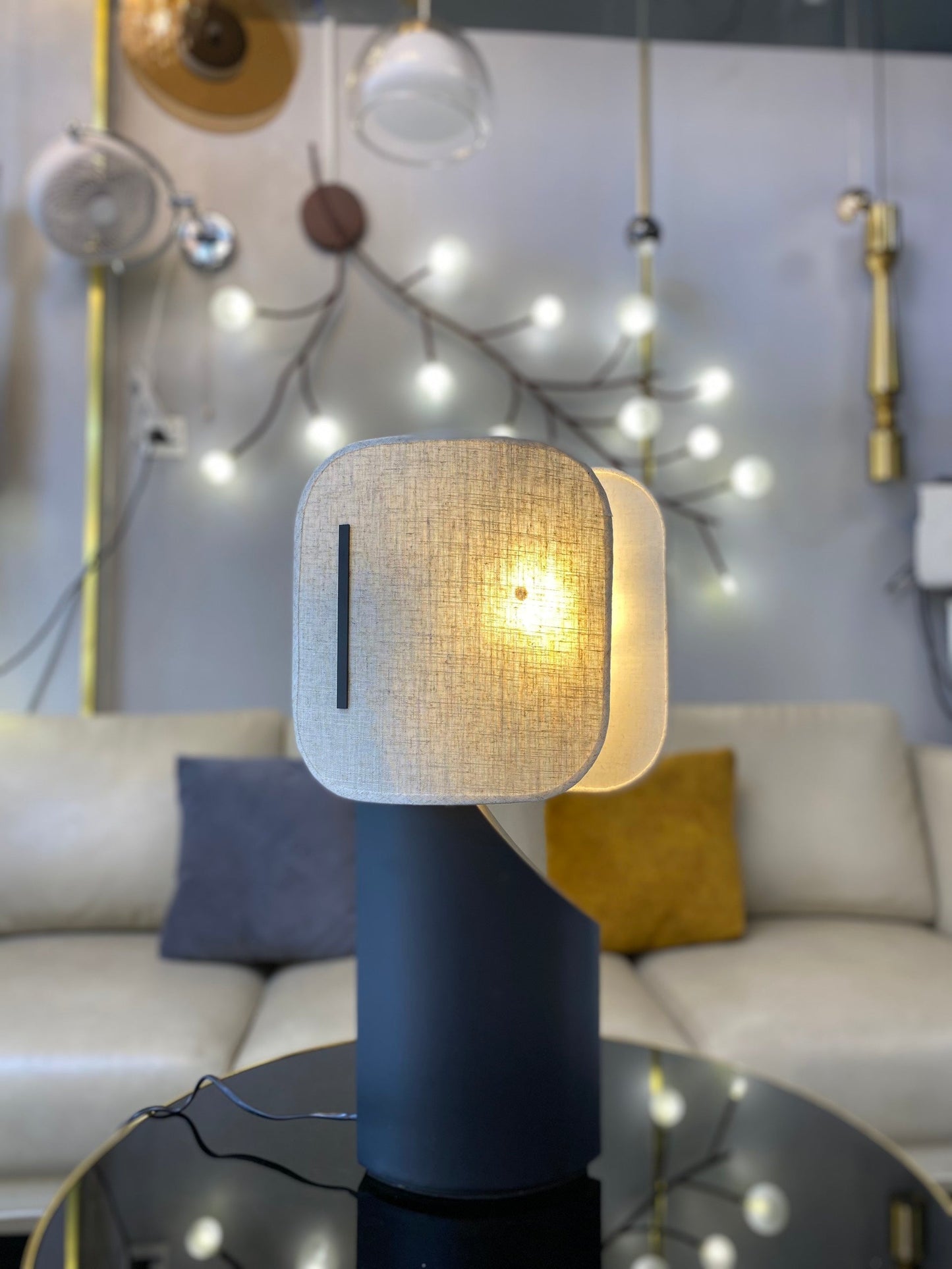 FLINT TABLE LAMP