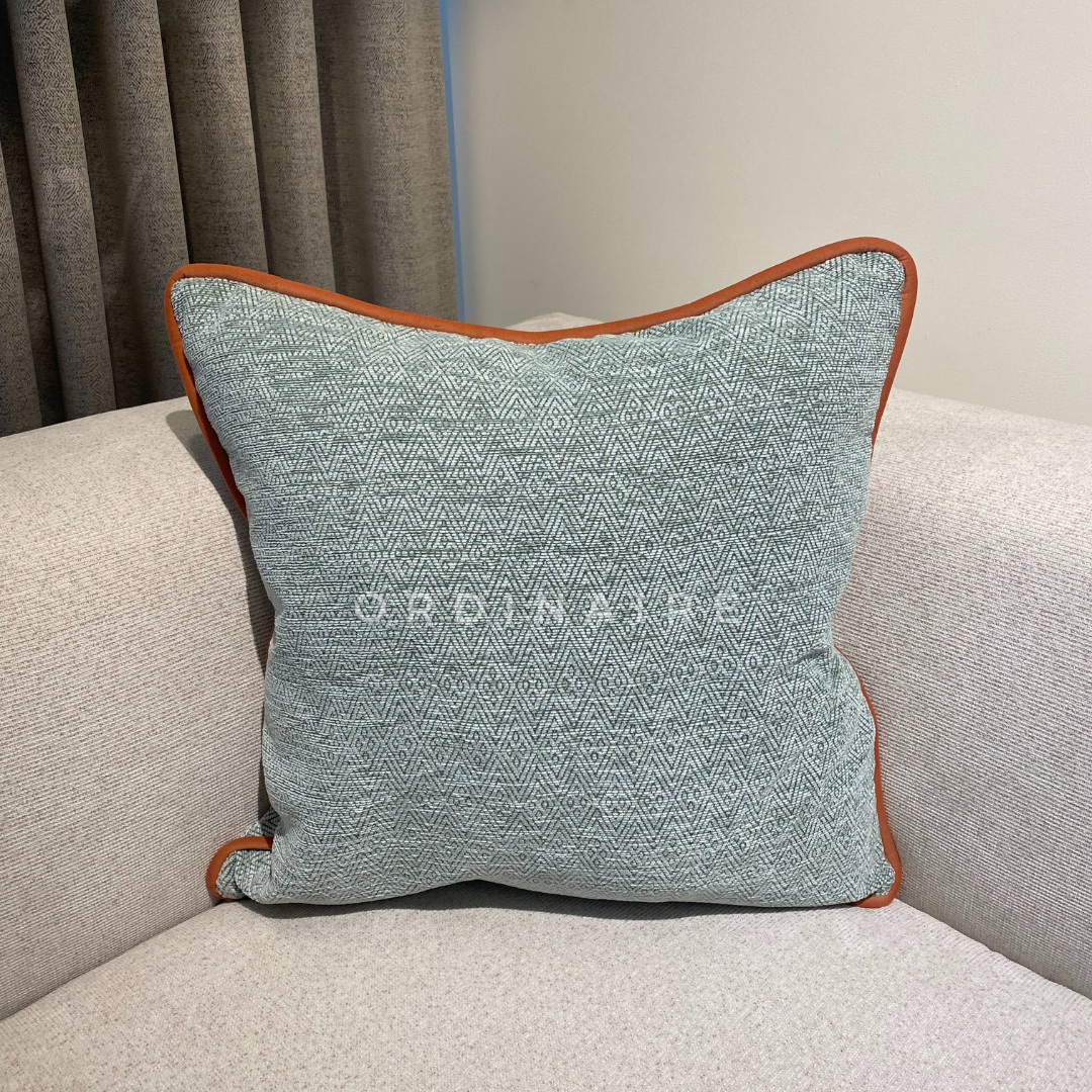 LUXURIOUS PILLOW - 4017