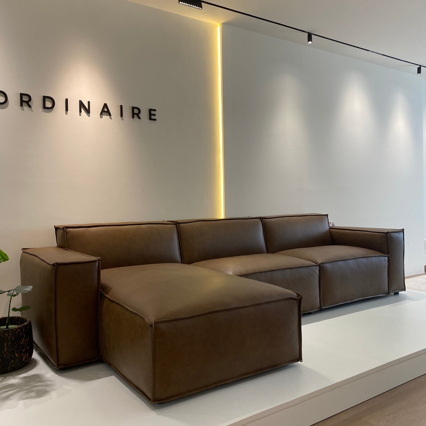 LEATHER BOLD SOFA (corner)