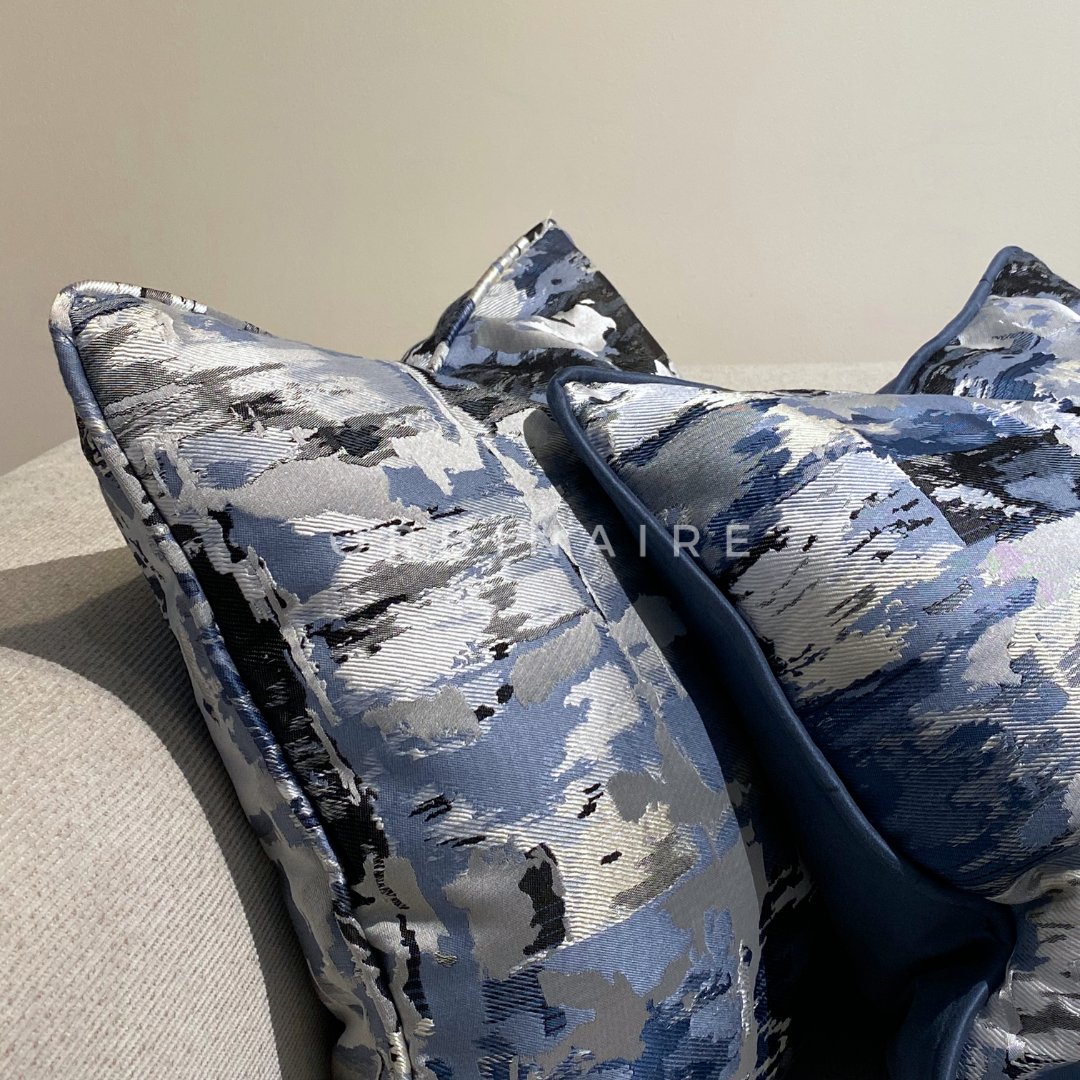 LUXURIOUS PILLOW - M00466-4