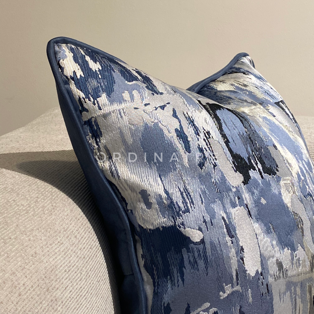 LUXURIOUS PILLOW - M00466-4