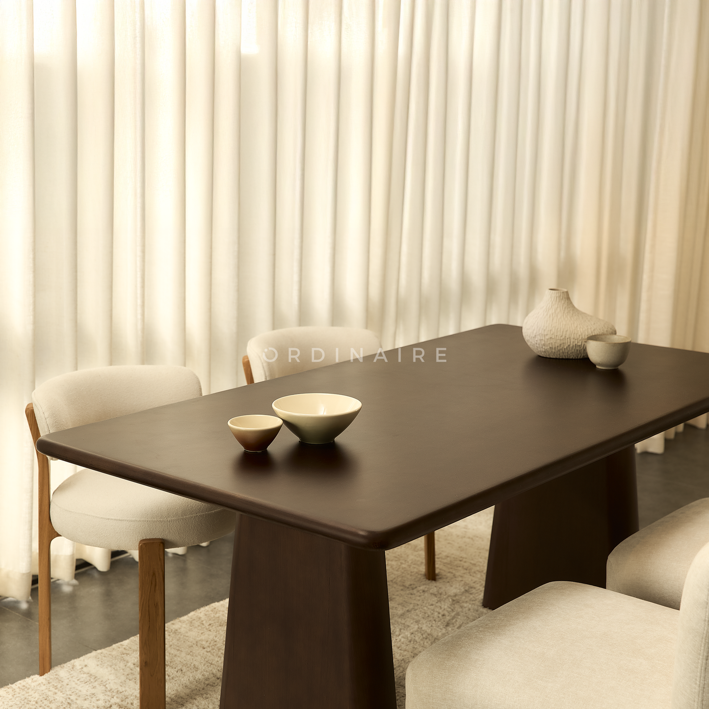 NAGI DINING TABLE