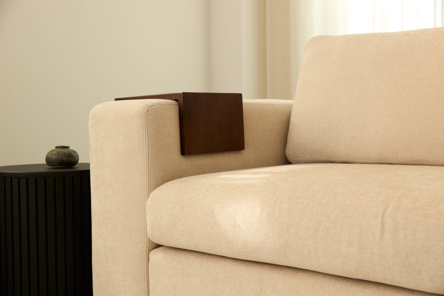 TOMO ARMREST TABLE