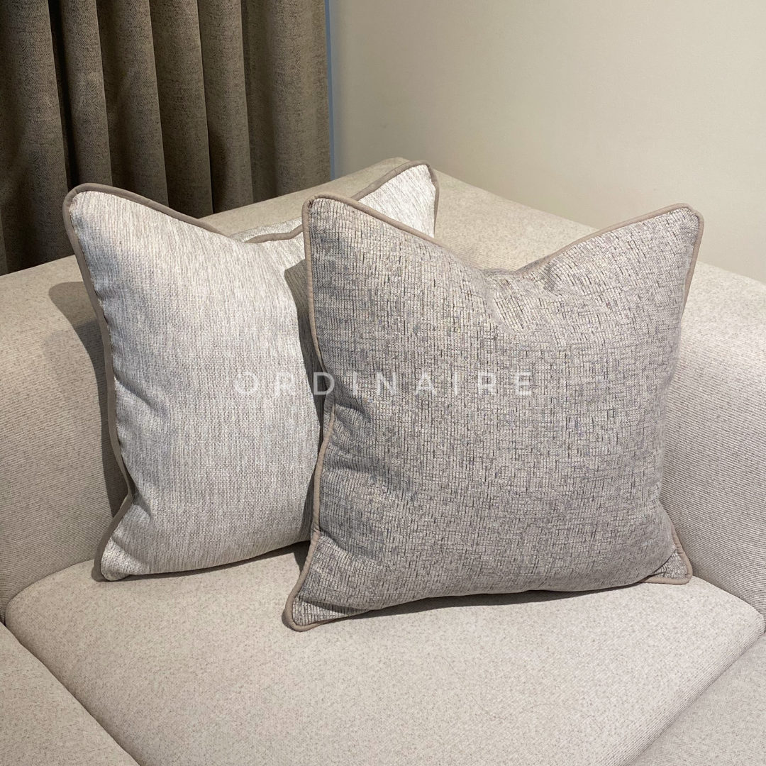 LUXURIOUS PILLOW - 1672-2